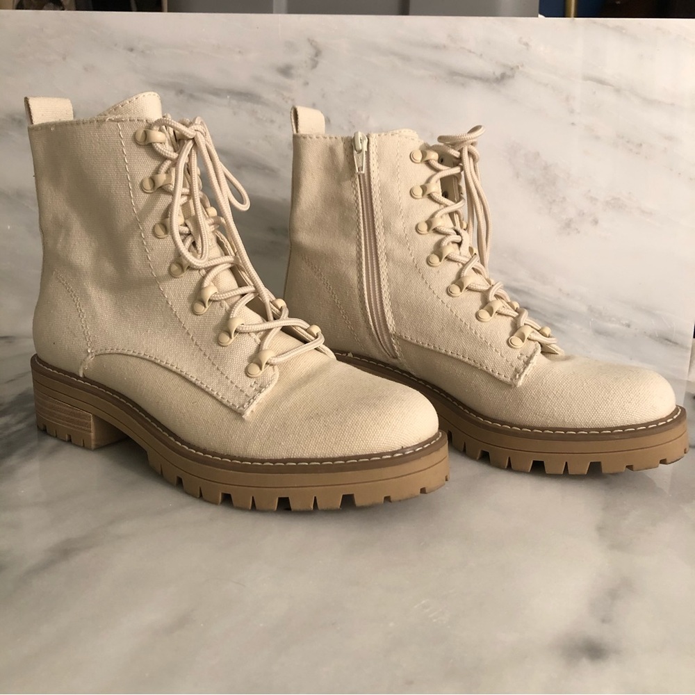 Women’s Universal Thread Parker Lace-up Combat Boots Color Cream/Tan Size 9